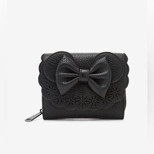 Loungefly Disney Minnie Mouse Pebble
Textured Black Wallet NWT